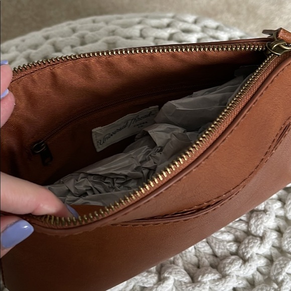 Universal Thread Crossbody Bag - Picture 2 of 2